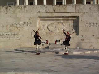 Koninklijke wachten bij het parlementsgebouw van Athene