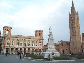 Ook Forli heeft een mooi plein met kathedraal