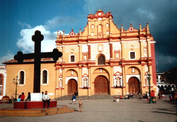 Kleurrijke kathedraal van San Cristobal de las Casas
