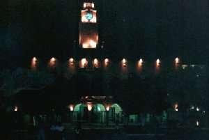 Verlichte kerk in Merida