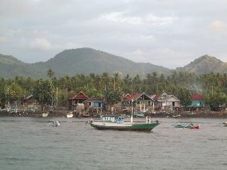 Zicht op het het havenplaatsje Alas, Sumbawa