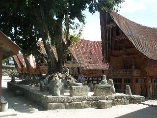 De oude rechtzaal in het dorpje Ambarita